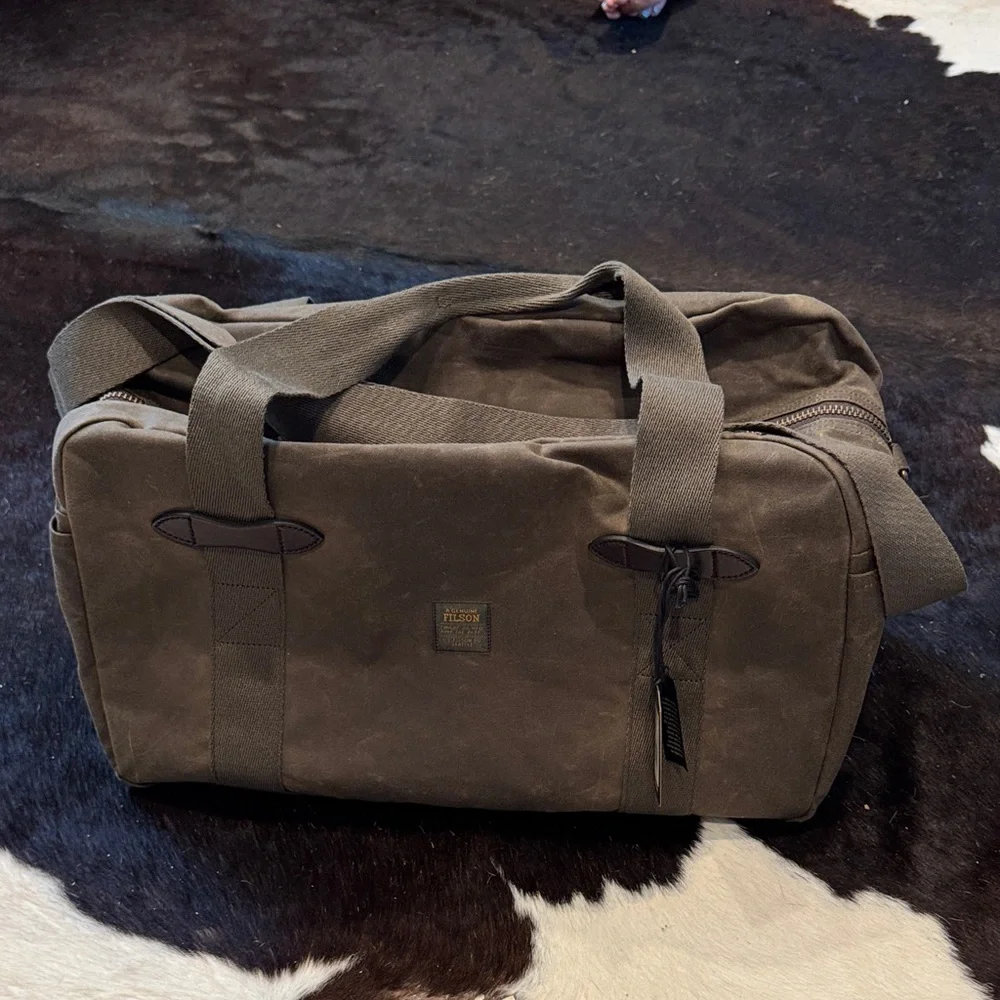 NWT Filson Tin Cloth Medium Duffle - Otter Green - weather resistant